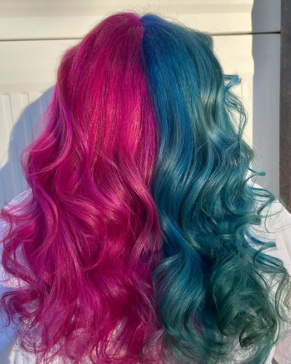 arcticfoxcolor's tweet photo. Color placement is EVERYTHING π π
https://t.co/eE5RA1bhqe
#ArcticFoxHairColor #hair #hairstyles #veganbeauty #crueltyfreebeauty #AFPoison #AFVirginPink #AFSunsetOrange #AFSpaceCowgirl #AFAquamarine #AFPurpleAF #AFBlueJeanBaby #AFEmeraldFortune https://t.co/euJHvNvK1Z