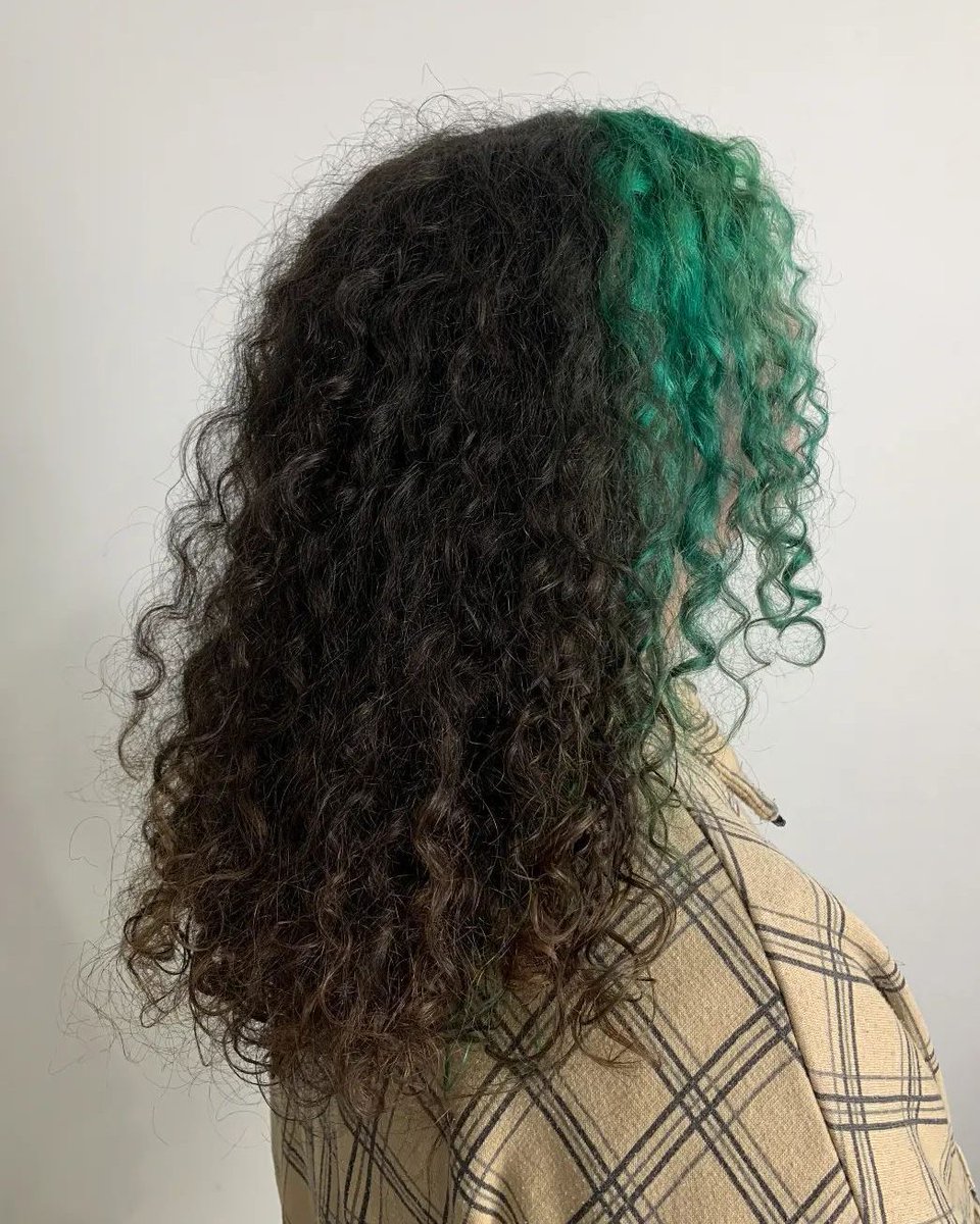 arcticfoxcolor's tweet photo. Color placement is EVERYTHING π π
https://t.co/eE5RA1bhqe
#ArcticFoxHairColor #hair #hairstyles #veganbeauty #crueltyfreebeauty #AFPoison #AFVirginPink #AFSunsetOrange #AFSpaceCowgirl #AFAquamarine #AFPurpleAF #AFBlueJeanBaby #AFEmeraldFortune https://t.co/euJHvNvK1Z