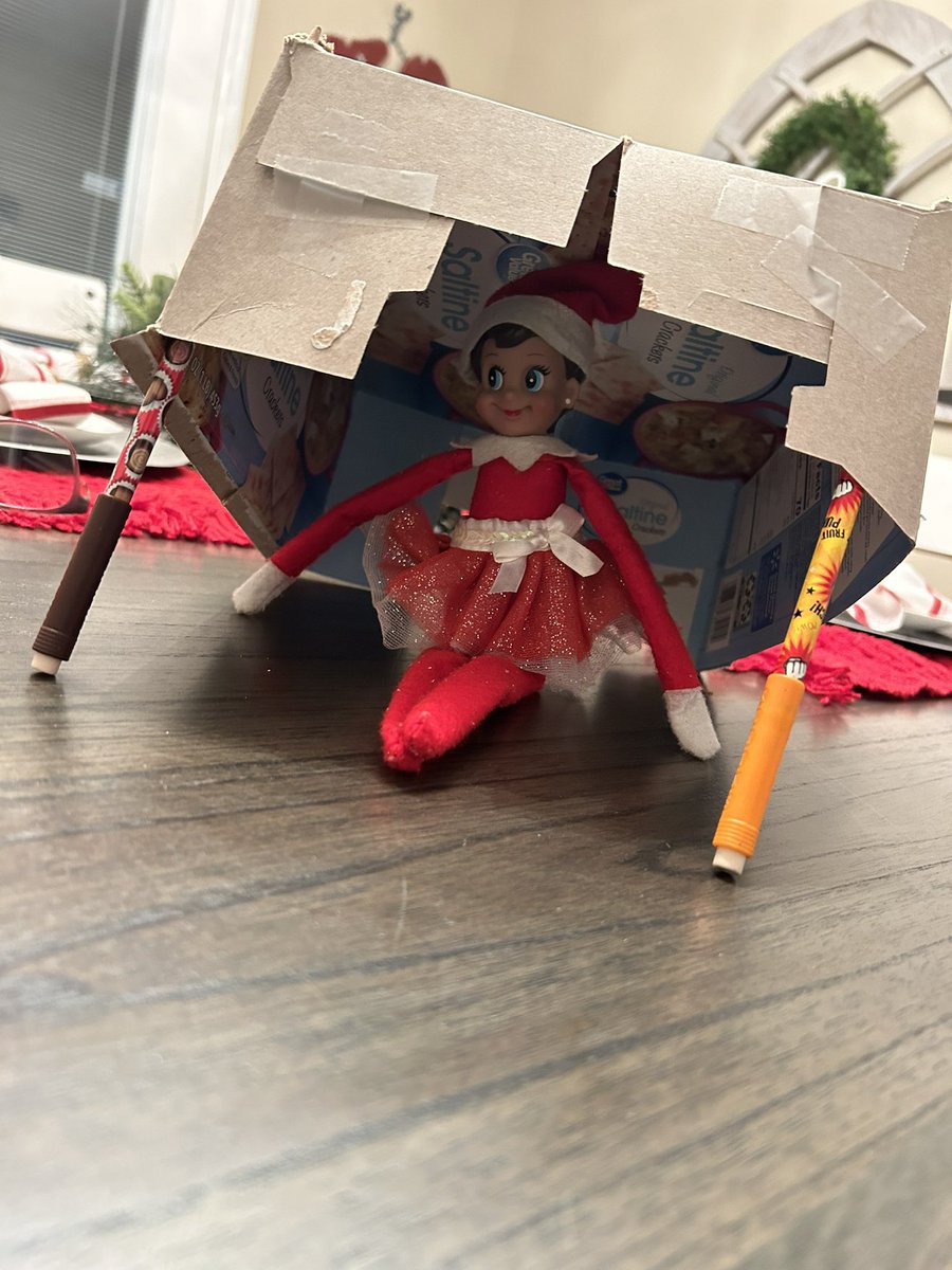 KaraKilg76's tweet photo. “Building Critical Thinking Skills &amp; Creativity with Maker Learning”
Create something to protect you from the rain using only specific materials. 🤔 Mission accomplished! My students would love this!! 
INVENT THE FUTURE!!❤️
@KEDC_HERO 
@KEDCGrants https://t.co/DdgfFbYbkU