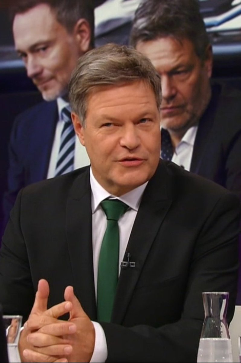 IsarJesus's tweet photo. Was eine Kanzler-Aura strahlt den Herr Habeck bei #Illner aus!? 
Ist das dieser #HabeckEffekt, von dem alle sprechen? 
Klärt mich auf Follower. https://t.co/dZCv5XvqMl