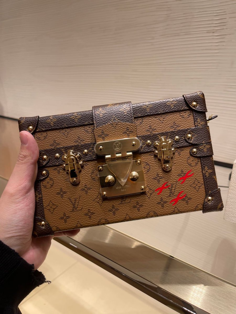 komplex06's tweet image. Wrap up your day with a little retail therapy. Treat yourself tonight—because every great evening starts with the perfect shopping ! 🛍✨