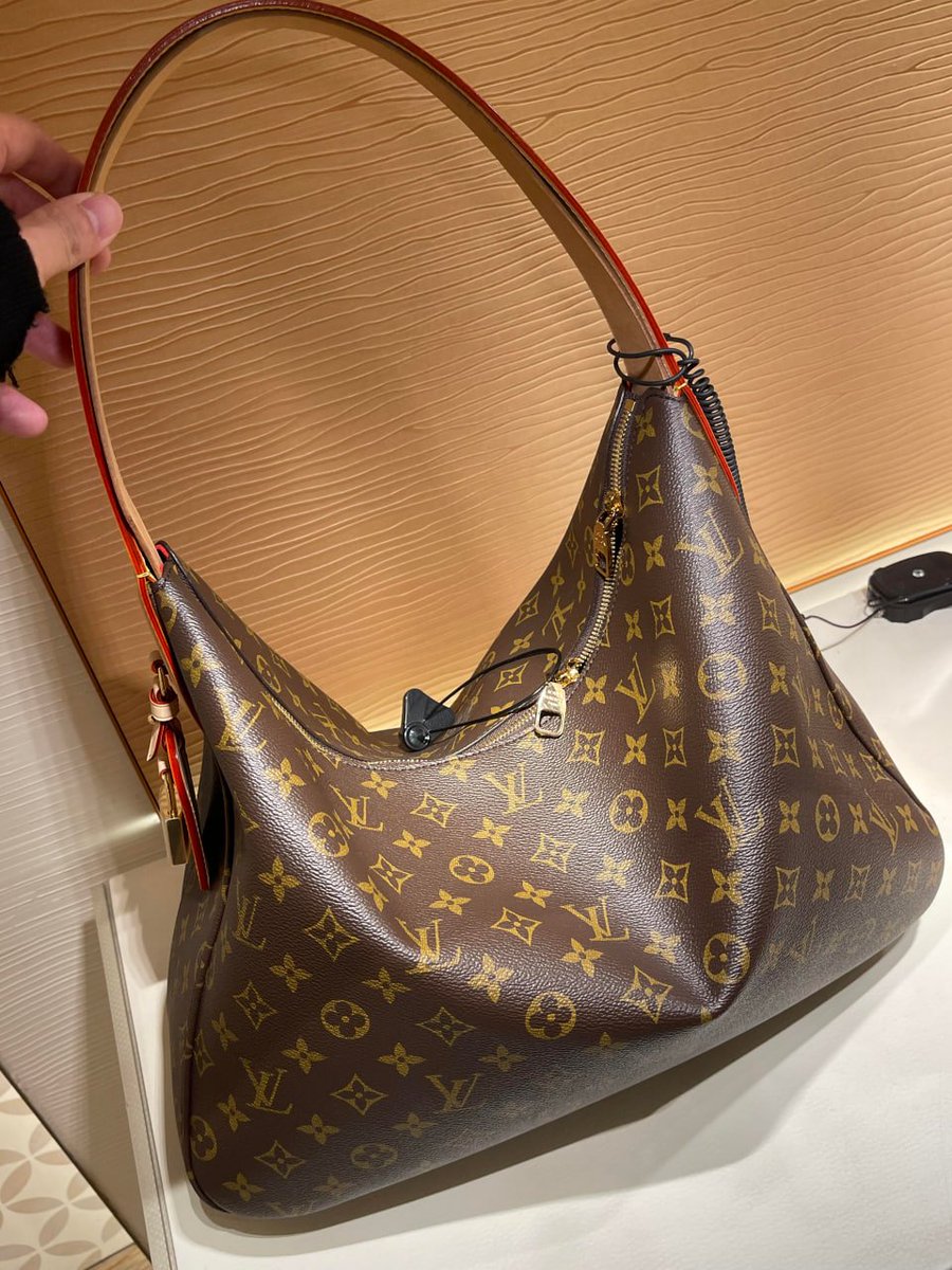 komplex06's tweet image. Wrap up your day with a little retail therapy. Treat yourself tonight—because every great evening starts with the perfect shopping ! 🛍✨