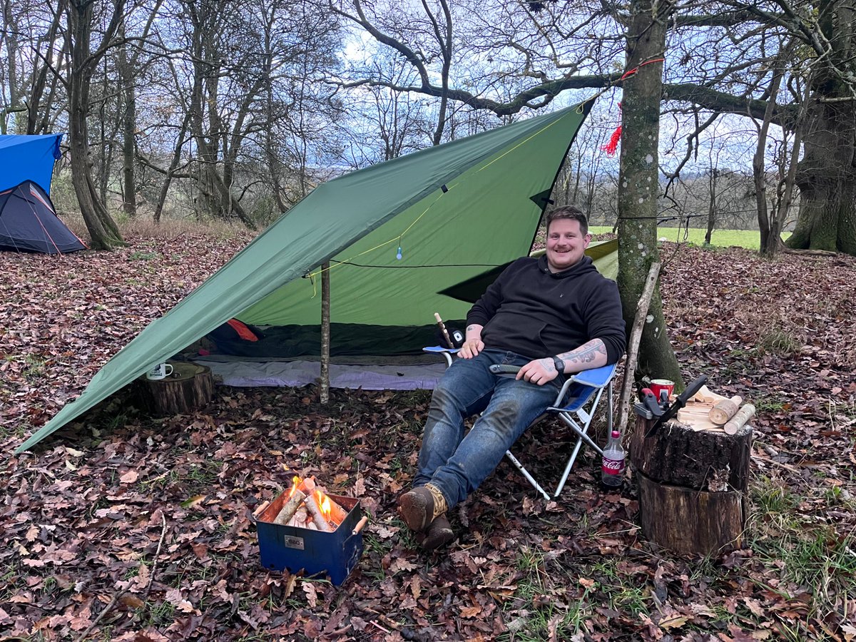 scousemouse93's tweet photo. Recently starting a new hobby of bushcrafting with a small group of blokes at my local “men’s wellbeing group” &amp; this weekend we did our first camp out and me being me decided to go full army style. Basher, bivvy, small fire. Great night  💪🏼 #mensmentalhealth https://t.co/p2xbJN7S5t
