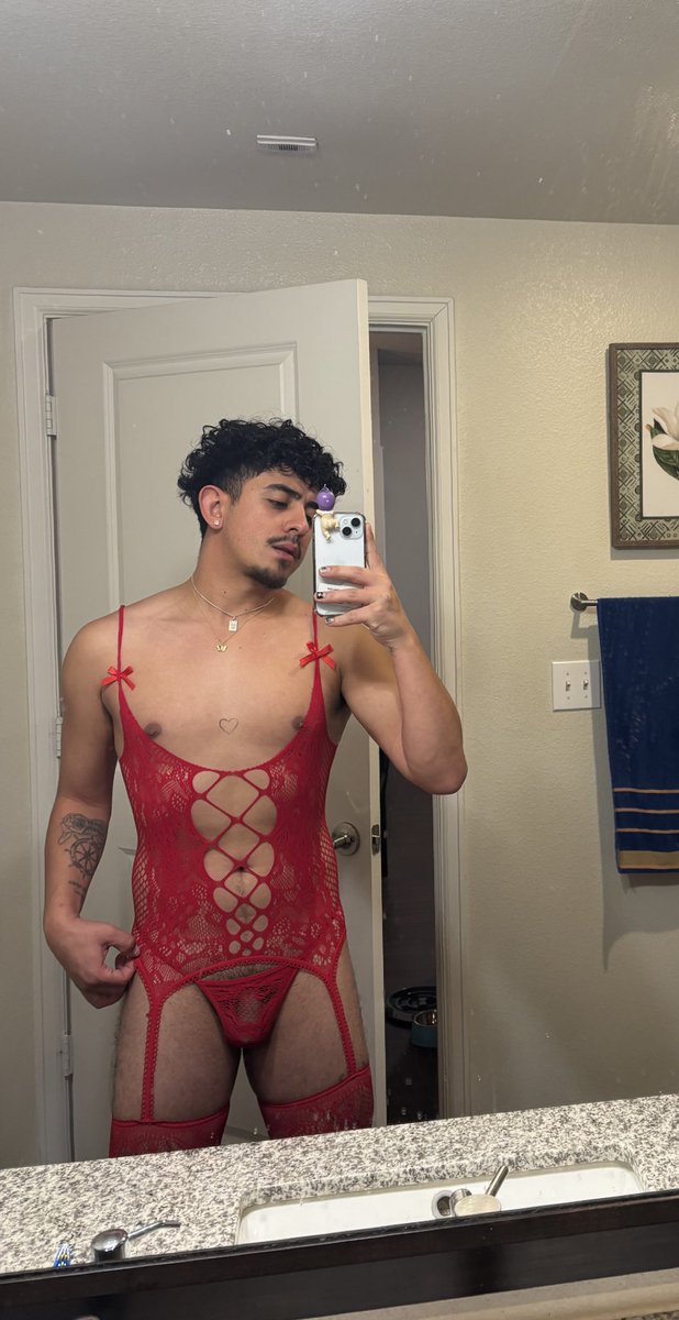 Danielblooming's tweet photo. Got my back blown out 😈😈😈
sneak peek tomorrow but subscribe now to watch already 👀 https://t.co/QFvn37mbVl
