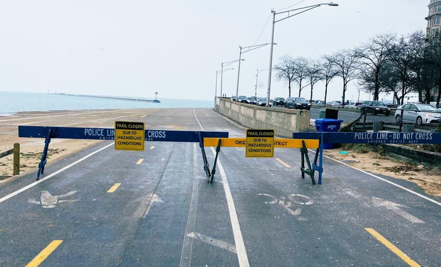 ChicagoParks's tweet photo. It's bitterly 🥶cold outside! @ChicagoParks Warming Centers are availble to seek relief at https://t.co/3vkbdv6V3P.
#ChiLFTAlert: Due to extreme weather conditions, the lakefront trail from Oak St. to Ohio St. & access to the Chicago Ave. underpass are closed. Please stay safe! https://t.co/a868NQDD5M