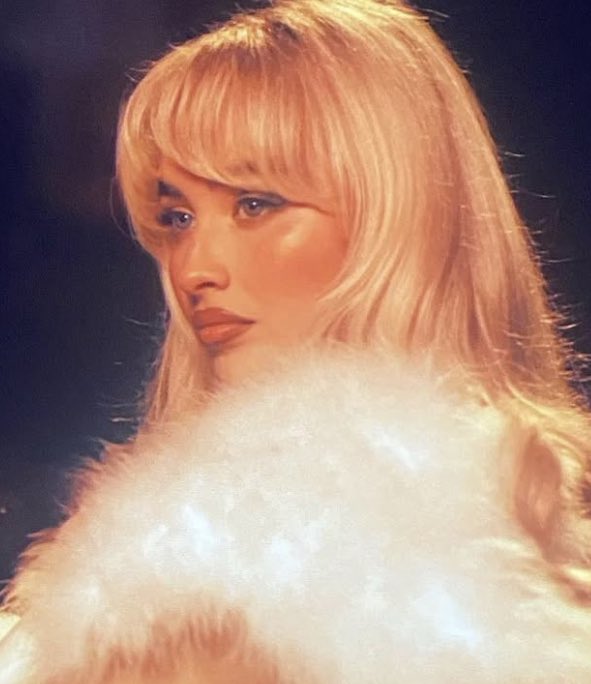 brinajpg's tweet photo. she's literally made of angel dust https://t.co/k8zVYaO9mR