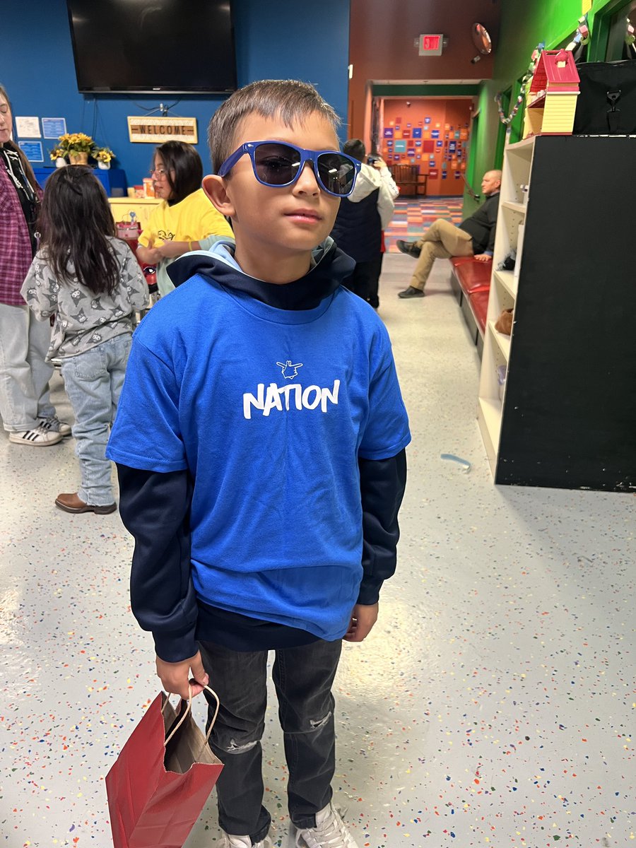 KEYTHECONNECT's tweet photo. KEY CONNECT delivered some holiday goodies to the kids of the Mississippi Valley Boys &amp; Girls Club. Close to 50 club members received a branded t shirt of their choice, a magnet and shades to resemble Mr. KEY CONNECT. Another way the brand enjoys giving back. #CommunityKey https://t.co/bzO1y4paZr
