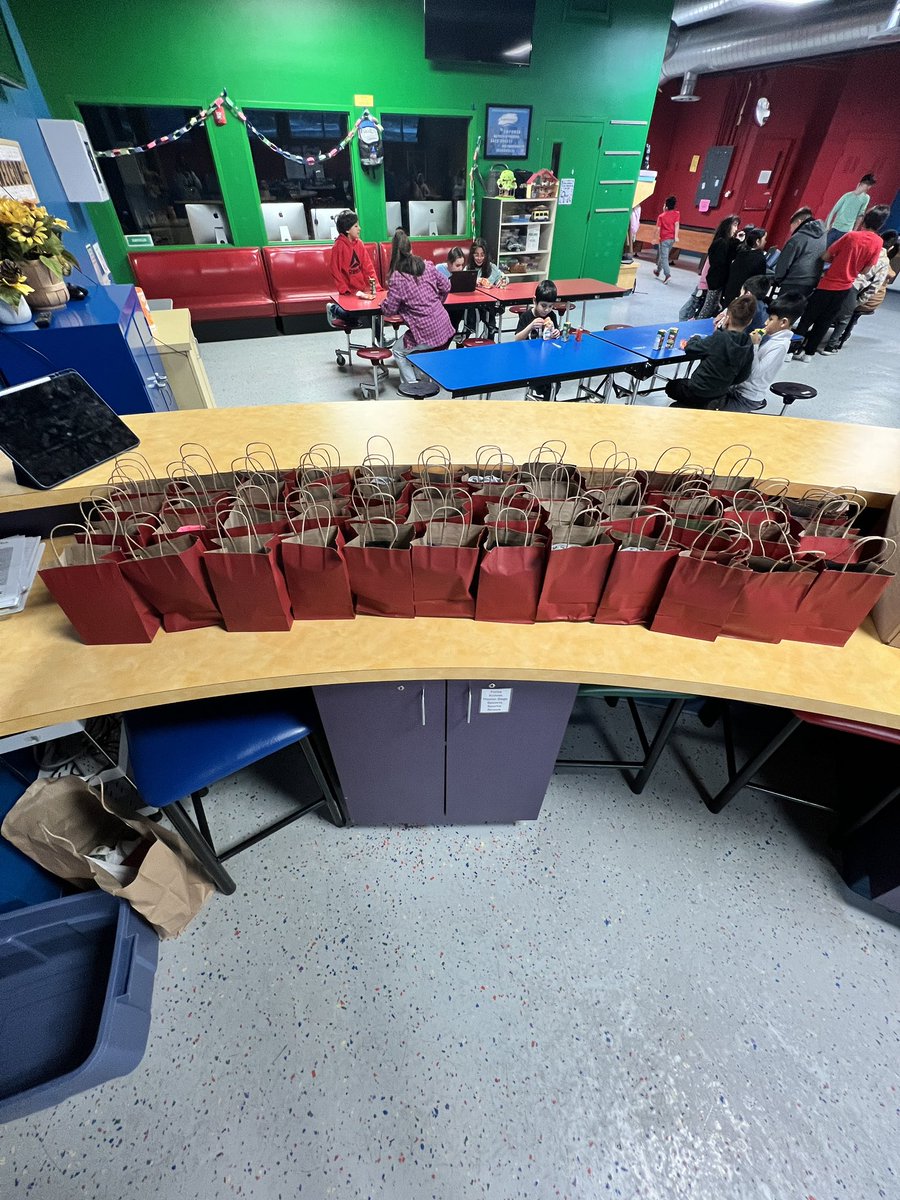 KEYTHECONNECT's tweet photo. KEY CONNECT delivered some holiday goodies to the kids of the Mississippi Valley Boys &amp; Girls Club. Close to 50 club members received a branded t shirt of their choice, a magnet and shades to resemble Mr. KEY CONNECT. Another way the brand enjoys giving back. #CommunityKey https://t.co/bzO1y4paZr