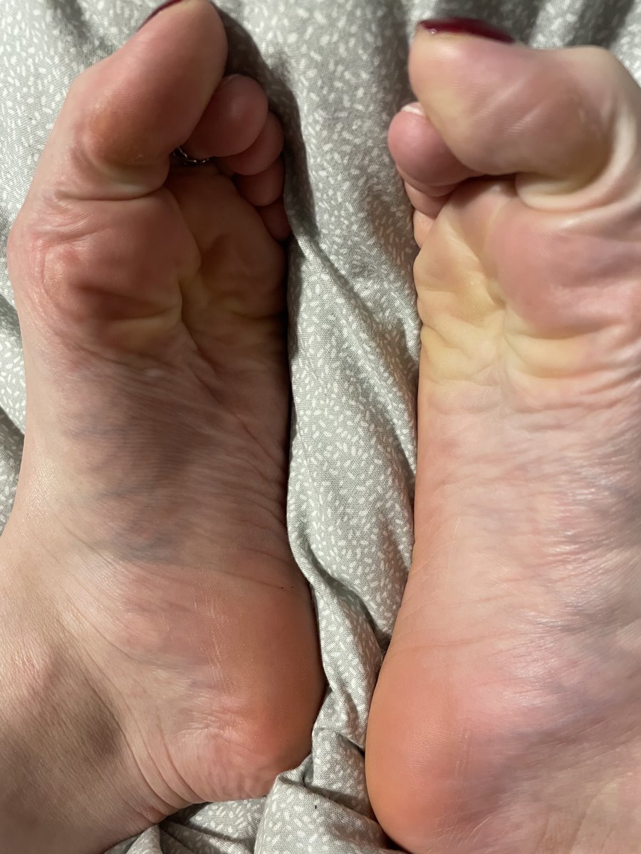 prettyfeetrach's tweet photo. these feet need a good rub after a days hard work. any offers?🤤 https://t.co/aVUDZ0a5Ol