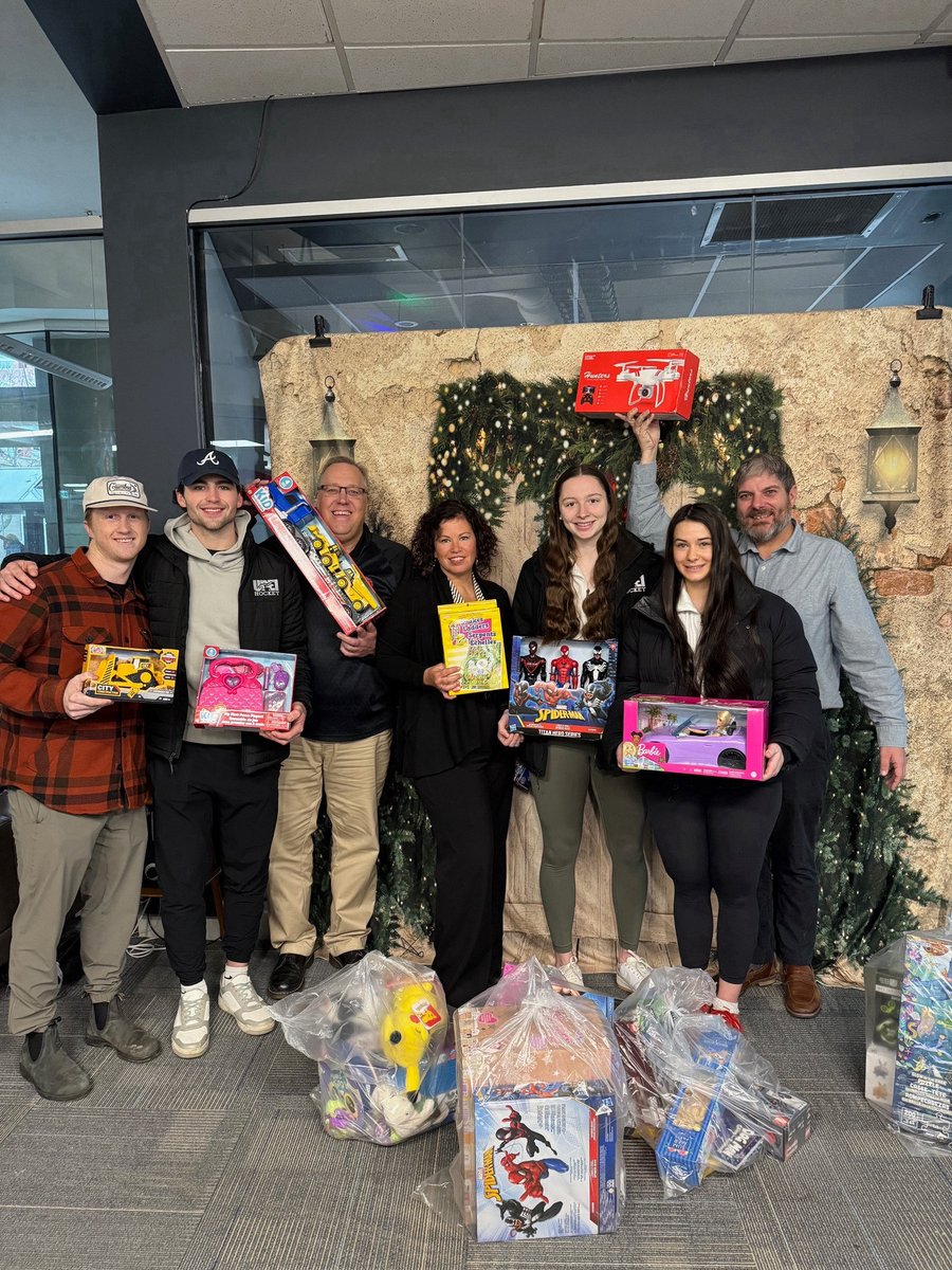 UPEIPanthers's tweet photo. We took a page out of Santa's🎅 book and delivered the teddies🧸 and toys that YOU donated last week for the Queen Elizabeth Hospital’s pediatric department and Ocean 100's Toys for Tots program!

Thank you again for your kindness and generosity!👏

#SeasonOfGiving https://t.co/nbnZOKQz3F