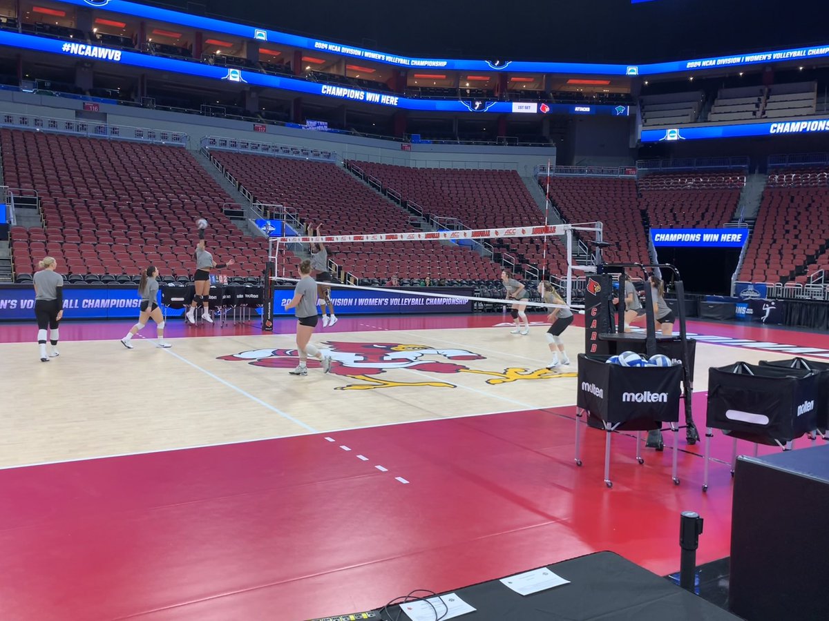 Today we practice…

…tomorrow we’ll keep score. 

Cougars face the No. 1 seed and overall No. 4 seed Louisville on Friday at 6 p.m.

LET’S GO COUGARS!

#NCAAVolleyball