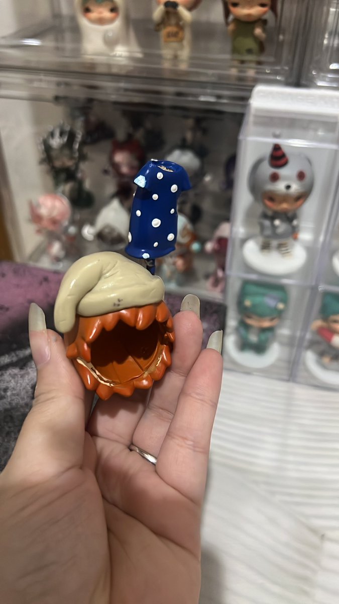 Customhere tweet media