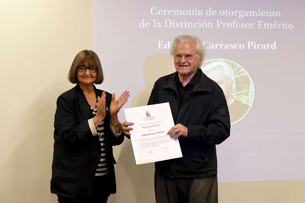 uchile's tweet photo. U. de Chile distingue al académico, filósofo y líder cultural Eduardo Carrasco Pirard como Profesor Emérito https://t.co/Jz6Rd9DAdy https://t.co/gMHn6ARdCg