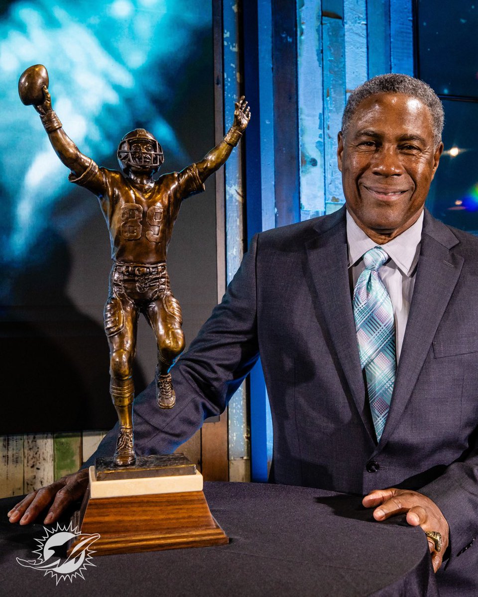 emmanuel25b's tweet photo. 🚨 2024 Nat Moore Trophy Winner 🚨
🏆 Malachi Toney, WR, American Heritage! 

The South Florida Heisman goes to the top football player dominating both on and off the field. Malachi you’ve now been crowned the best in SOFLO

🔥 Congrats, Malachi! #NatMooreTrophy @FinsOffTheField https://t.co/h4Y1RYPdYL