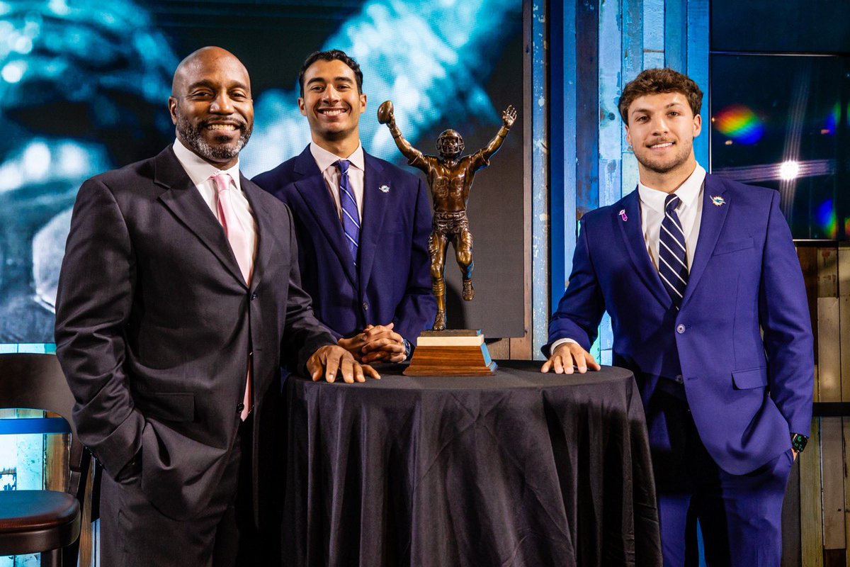 emmanuel25b's tweet photo. 🚨 2024 Nat Moore Trophy Winner 🚨
🏆 Malachi Toney, WR, American Heritage! 

The South Florida Heisman goes to the top football player dominating both on and off the field. Malachi you’ve now been crowned the best in SOFLO

🔥 Congrats, Malachi! #NatMooreTrophy @FinsOffTheField https://t.co/h4Y1RYPdYL