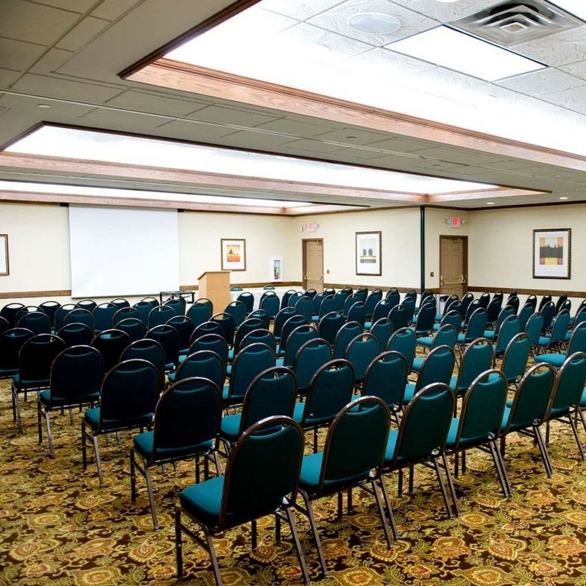 CountryInnCNHS's tweet photo. Book your next meeting or large event with us at Country Inn &amp; Suites by Radisson! We have plenty of space and room configuration options to suit your needs. Contact our team to discuss catering and A/V equipment so you are ready for the big day! Visit:  https://t.co/mQcz7xi4gK https://t.co/fz3TrBzQns