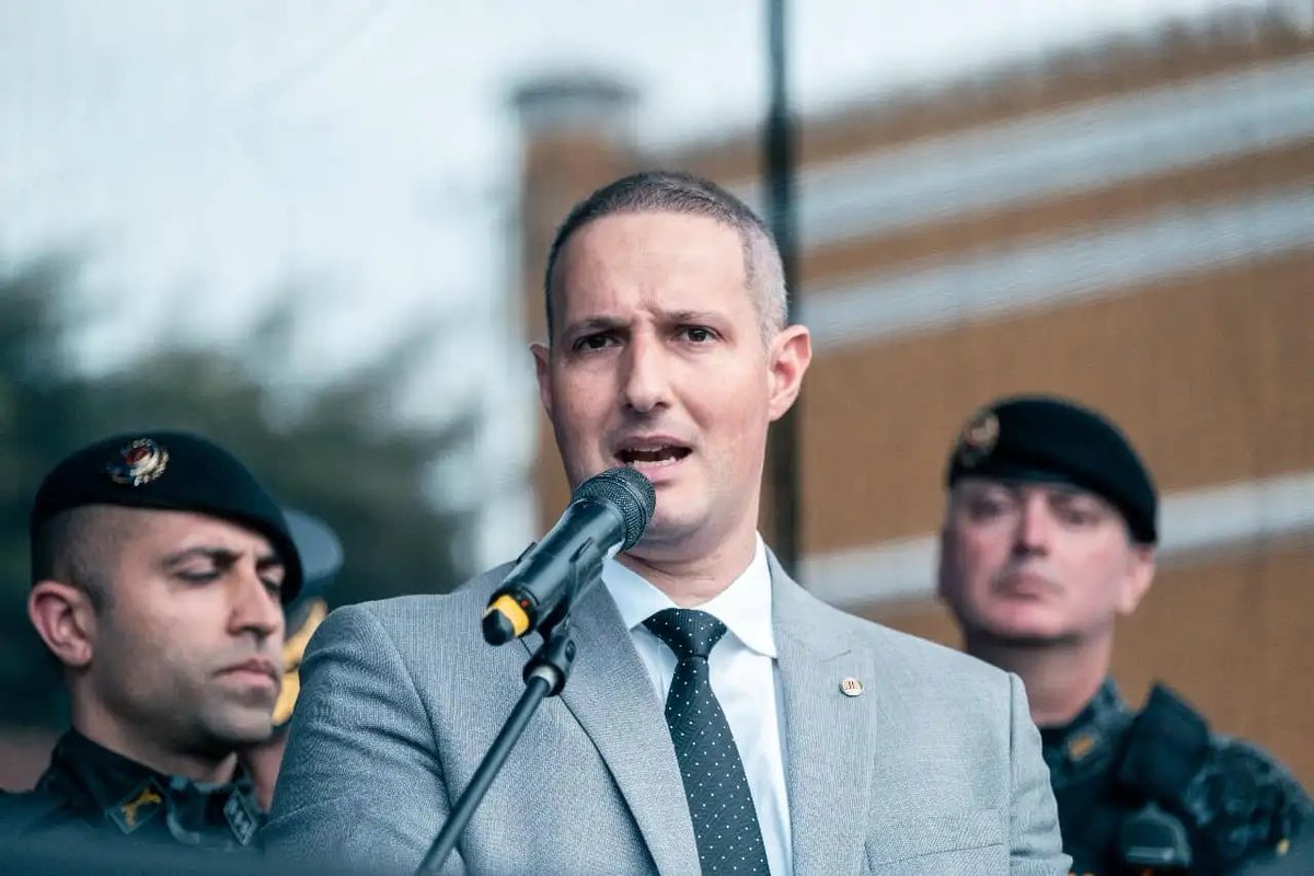 Conservadora191's tweet image. A coragem e determinação da polícia paulista, liderada pelo secretário Derrite, são dignas de aplausos! 
Reduções significativas nos índices de criminalidade refletem a força do planejamento e execução de ações de combate ao crime. 
São Paulo segue avançando! 💪🚔 #SegurançaSP…