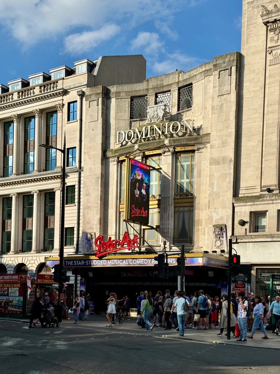 orientalli's tweet image. A bustling entrance for "Harry Potter and the Cursed Child" at a theater with iconic signage and eager attendees.