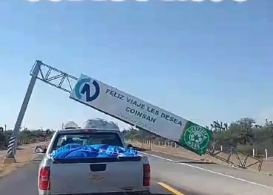 MCNoticiasSLP's tweet photo. 🚨Accidente en la autopista de cuota a Rioverde y la Carretera 57 🚨 https://t.co/awrgWxvkeu