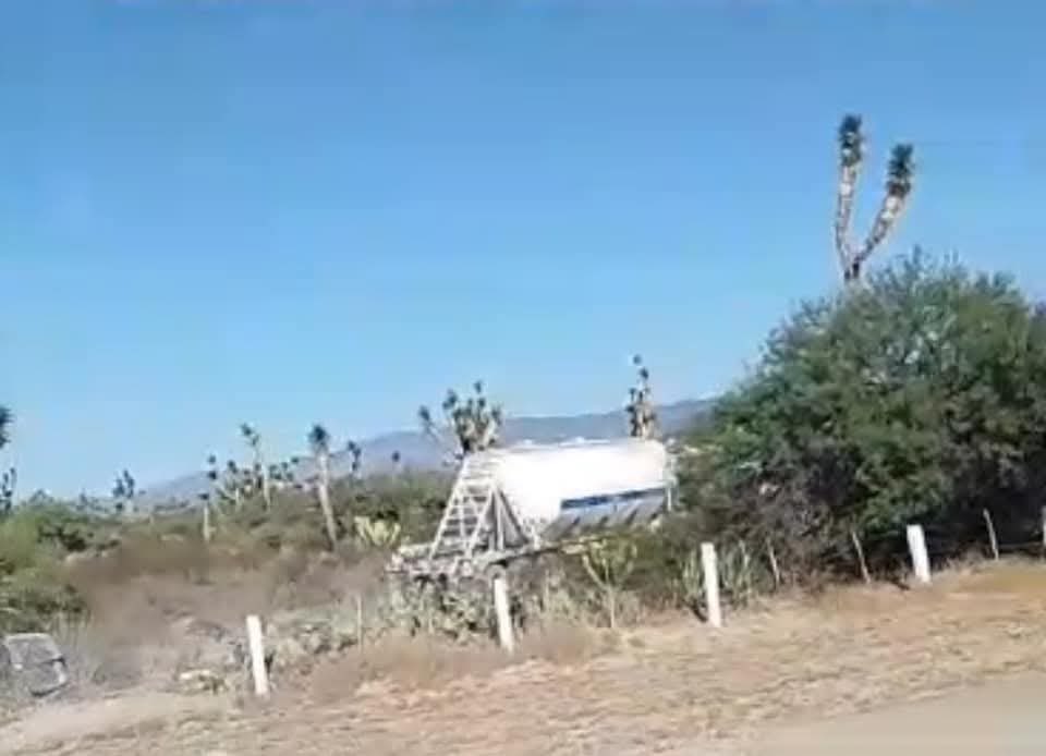 MCNoticiasSLP's tweet photo. 🚨Accidente en la autopista de cuota a Rioverde y la Carretera 57 🚨 https://t.co/awrgWxvkeu