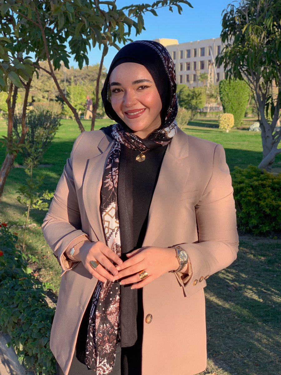 urfavclouds's tweet photo. دكتور ثوثو رجعت الجامعة بس المرادي مش طالبة ،
المرادي دكتورة بتشرح للطلبة 😭💞💞 https://t.co/KpkjSQ2yq9