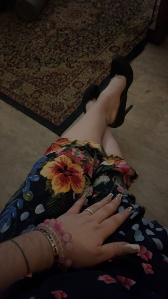BenefieldMadi's tweet photo. Where are my heel guys?? #nsfwtwtًً #heels #mommy #domme #femdomme #nsfwtwtً https://t.co/tibp4paEPD