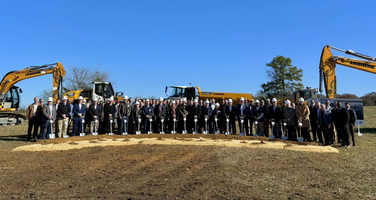 mdaworks's tweet photo. 🎉 Exciting news for #MightyMS! 🎉 @Liebherr broke ground this morning in #Tupelo on its dist. and mfg. operations! The project is a $176M investment and will create 180 jobs! Potential expansion: $238M &amp; 342 jobs! Welcome to Mississippi! 👏  #MSMomentum #InvestinMS @CDFMS https://t.co/zh24uIVNI9