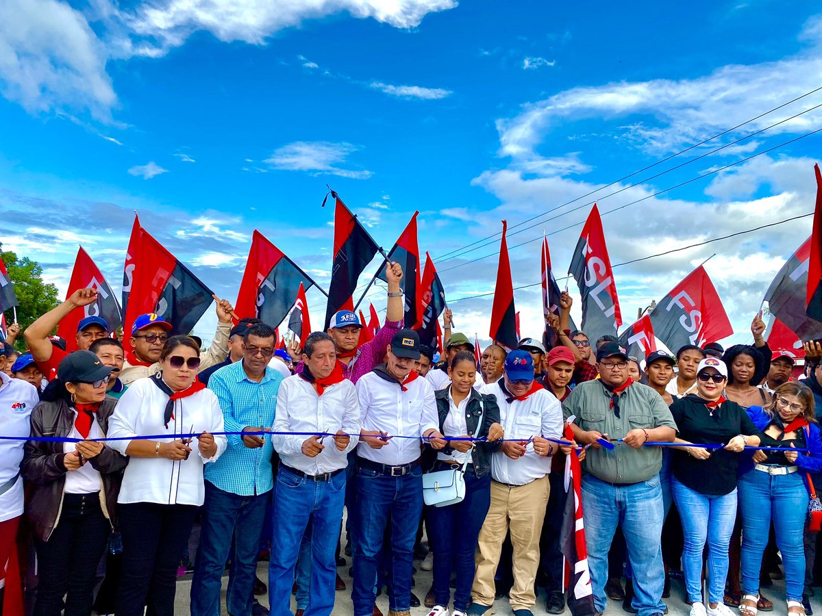 CmdtFederico's tweet photo. 🥳🥳 MTI || WINAMBA💪😎✊

El Gobierno de Reconciliación y Unidad Nacional, a través del  MTI, ha finalizado la construcción del III Tramo de la Carretera Sahsa–Puerto Cabezas, de 25 kilómetros de longitud.

#ManaguaSandinista
#Nicaragua
#MTI 🇳🇮 https://t.co/XVbMvYjLqS