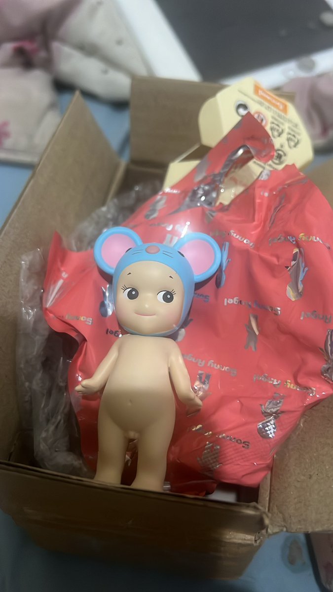 Customhere tweet media