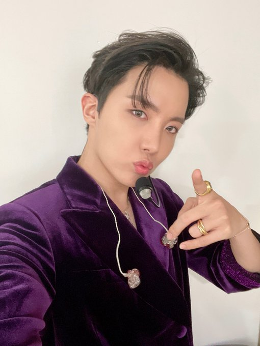 uarmyvibe's tweet photo. CONGRATULATIONS J-HOPE!  🥳🥳 

- NEURON by j-hope was named by AMAZON MUSIC as one of the "Best K-Pop Songs of 2024".
- NEURON is on Spotify's BEST OF GLOBAL HIP-HOP 2024 playlist 
- NEURON is used as the soundtrack of 'Live Today' on SBS with its inspirational message.
- Major League Baseball Network played 'NEURON' to celebrate the AANHPI Cultural Heritage Month while showing their baseball players