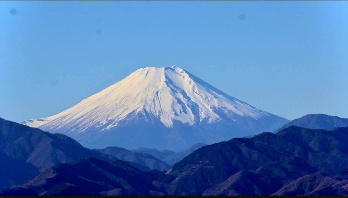 高尾山は紅葉まつり
季節感ゼロですけど、山頂から撮影しました。