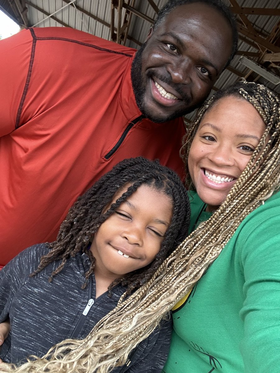 SierraJoseph15's tweet photo. Be the PARENTS that SHOW UP!
We came, we saw…we chaperoned!!

Be passionate about what you do but remember you are totally replaceable at work. Kids will always remember who showed up.❤️ @CoachJosephFB #FieldTrip #chaperones #TeamJoseph #presentfather #FBISDfamily https://t.co/RJdcLgWyS4