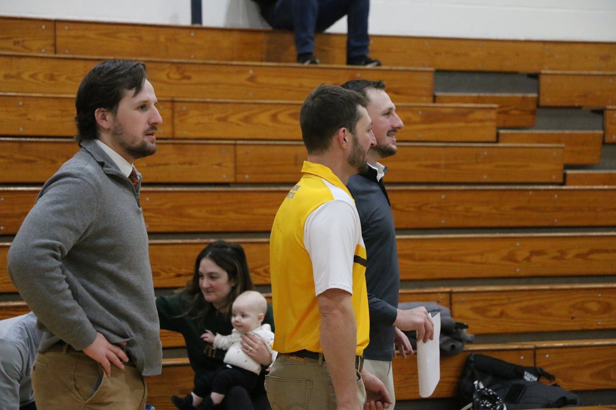 🤼🤼

<a href="/RogerBaconWrest/">RogerBacon Wrestling</a> warms up ahead of their season opener at home.

The Spartans host East Central and Finneytown in 10 minutes!

#HailSpartans