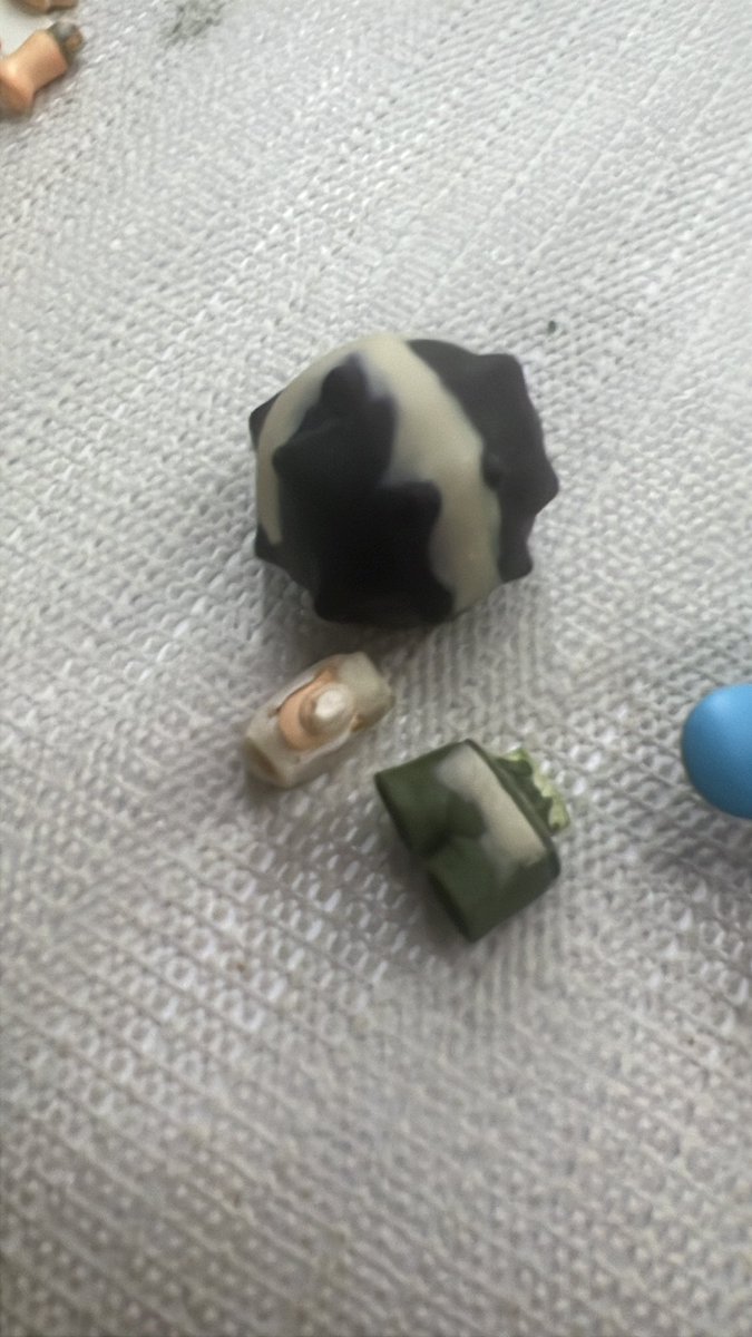 Customhere tweet media