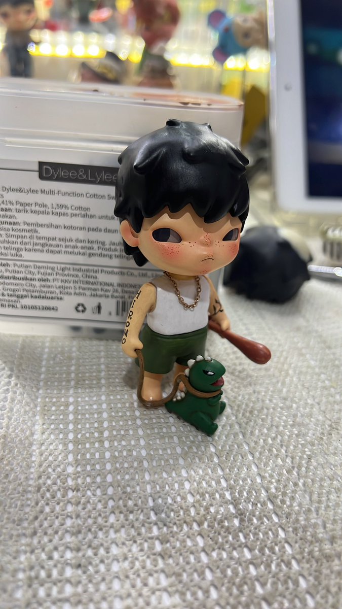 Customhere tweet media