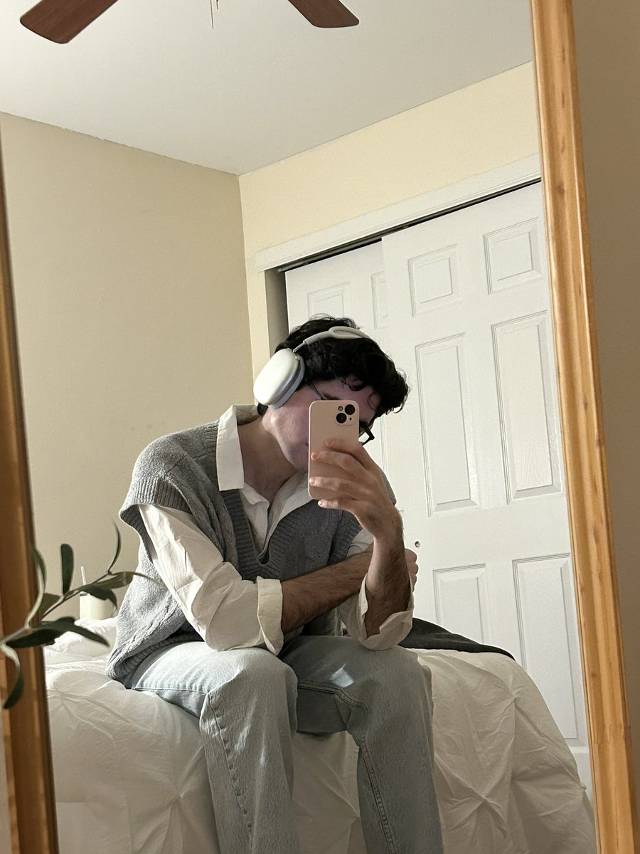 etrnalslutshine's tweet photo. mirror selfie 2024 WRAPPED: the highest of art https://t.co/8qjWYBvZKO