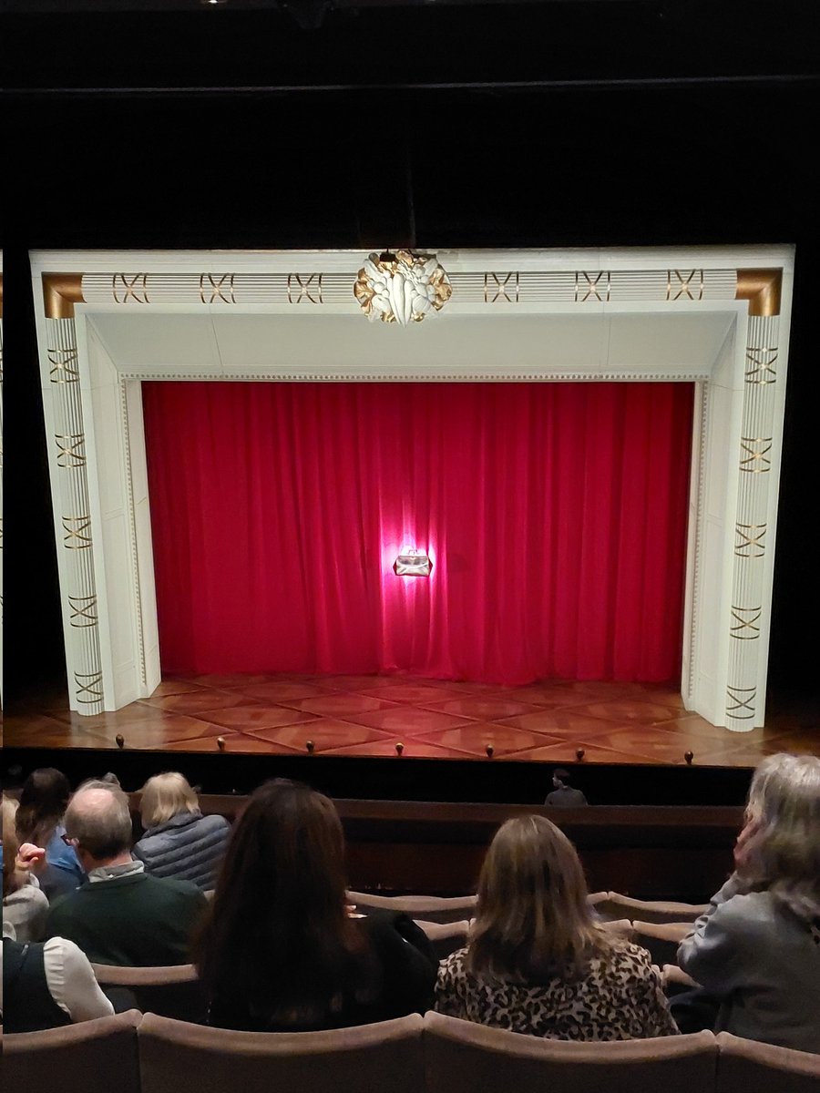 Delighted to have seen the new production of The Importance of Being Earnest <a href="/NationalTheatre/">National Theatre</a>. A  wonderful cast, pure quality and class <a href="/LilianGreenwood/">Lilian Greenwood</a> definitely worth a visit