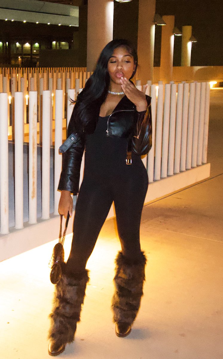 indirenee's tweet photo. They pickin, she the top pick 🖤 https://t.co/Md10qeLyte