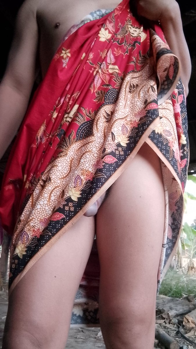 บุคคลในภาพ // ใส่ผ้าถุง..นุ่งชุดนอน tweet media