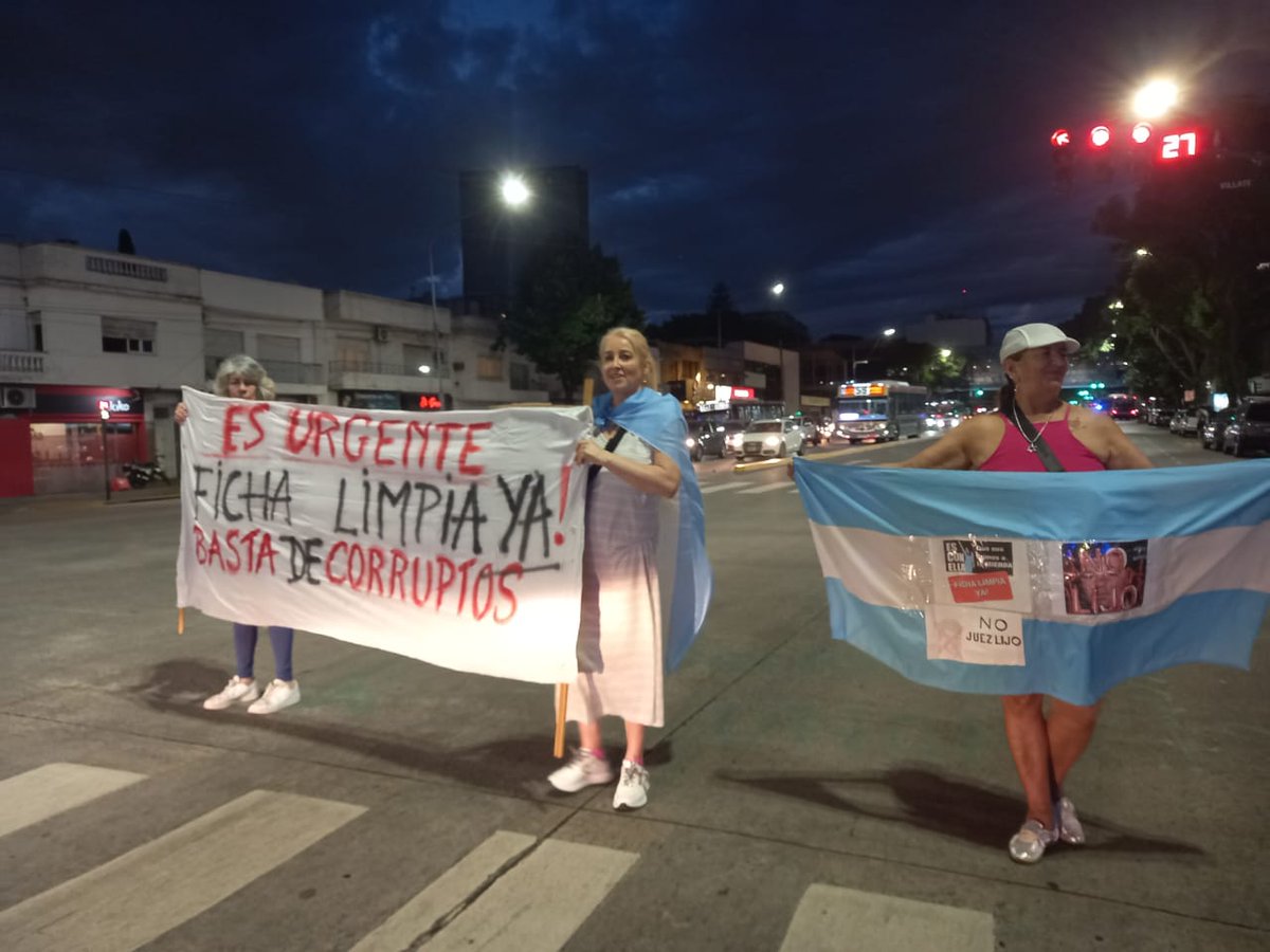 El <a href="/EquipoRepublic1/">Equipo Republicano</a> en este momento en la Quinta de Ol Maipú y Villate
#FichaLilpiaYa 
#LijoNo
#CristinaPPresa 
#FichaLimpiaAExtraordinarias 
<a href="/EleonoraCole/">Eleonora Cole</a> <a href="/Cris_noticias/">Cristina Perez</a> <a href="/alfleuco/">Alfredo Leuco 🇦🇷🇮🇱🇺🇦🇻🇪</a> <a href="/majyl/">yaneth</a> <a href="/PRossiOficial/">Pablo Rossi</a> <a href="/Tomidiazcueto/">Tomas Diaz Cueto</a> <a href="/LuisGasulla/">Luis Gasulla</a> <a href="/alepassarelliok/">ale passarelli</a> <a href="/lanacionmas/">La Nación Más</a> <a href="/LicAuraMarinaR1/">LicAuraMarinaRiosFlores</a>