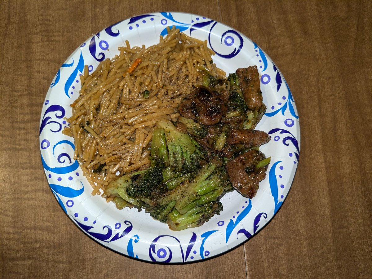 jennitsabangarr's tweet photo. I decided on #ChineseFood 2.0 for dinner! Great Value Beef & Broccoli w/@Knorr Sides Sweet Teriyaki Noodles & OMG these were even better then the dishes we ate yesterday! Both get 8.5/10! I'll definitely be making it again! 😋 #dinner #beefnbroccoli #sweetteriyakinoodles #knorr https://t.co/gnr7G7Wy7q