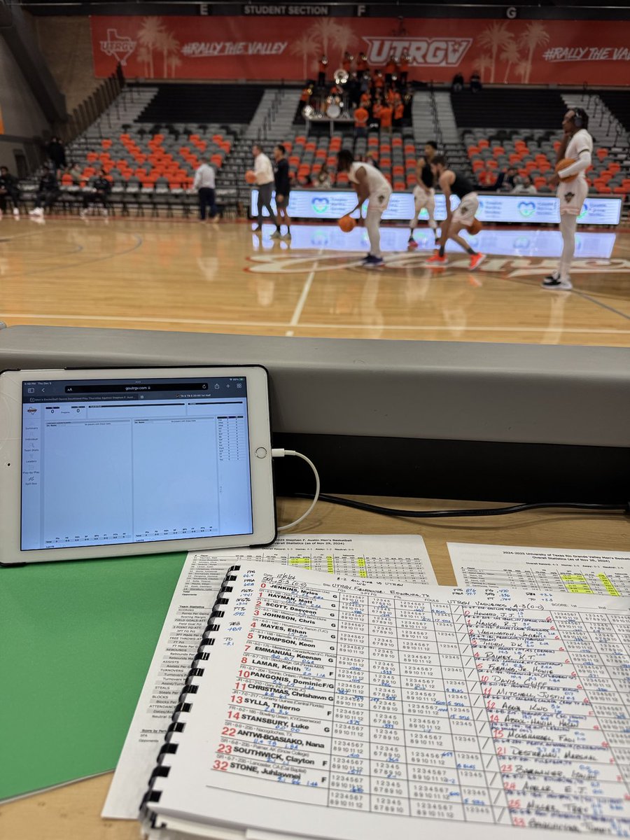 RobMeyers3's tweet photo. 6:15 pregame, 6:30 tip for the ‘Jacks at UTRGV on the SFA Sports Network and the q107 app. Q107.7 #AxeEm https://t.co/aD0cDZrXlM