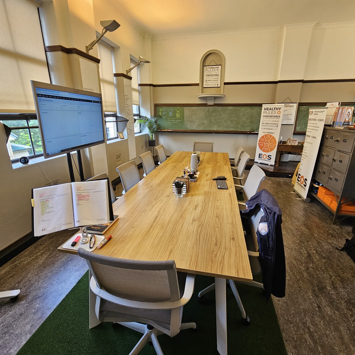 Steven_EOS's tweet image. Not long ago I dropped in to collaborate with Colin in his beautiful session room.
What an amazing space he has, truly unique.
One of a kind, like the man himself!

#EOSworldwide #clarifysimplifyachieve