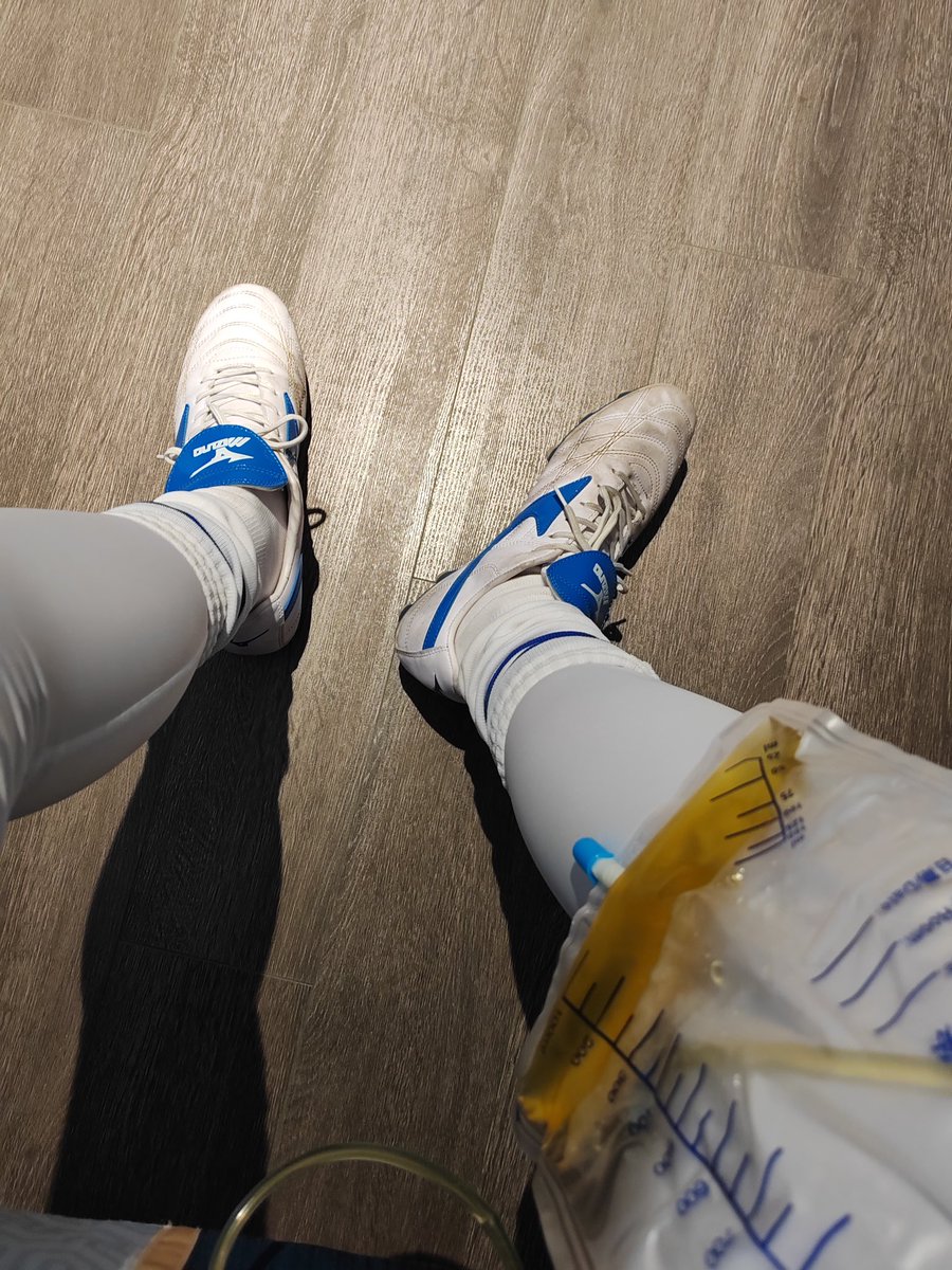 SNEAKER tweet media