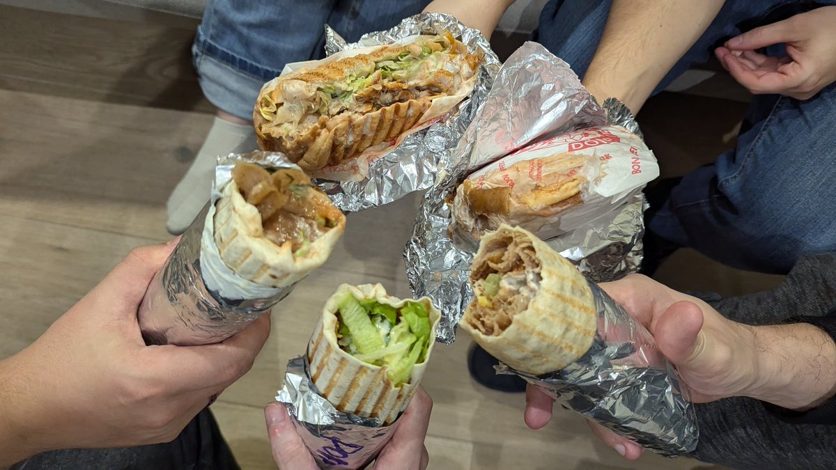 Y esto chicos, es el poder del Kebap y la amistad.