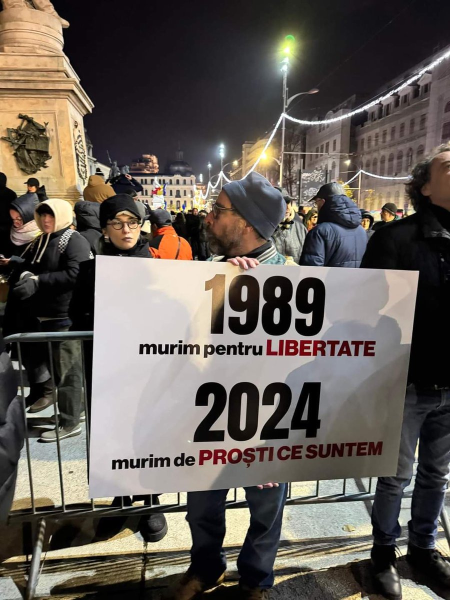 LadyMihaelaTarg's tweet photo. 📝 Radu Dragomir:

Toată lumea a auzit despre proverbul "O imagine valorează cât o mie de cuvinte", cică ar fi chinezesc, adică Tictoc, de-astea, mă rog trecem peste.

Anyway, imaginea noastră cât o mie de cuvinte, azi, este asta, indubitabil. https://t.co/TlJ0FHiqul