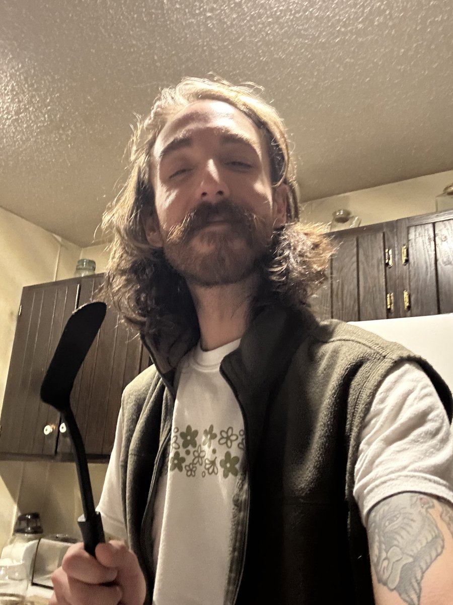 genemonchelli's tweet photo. Who up having seizures and making pancakes this evening tap in my friends thank for reading https://t.co/Gy351Yedkj