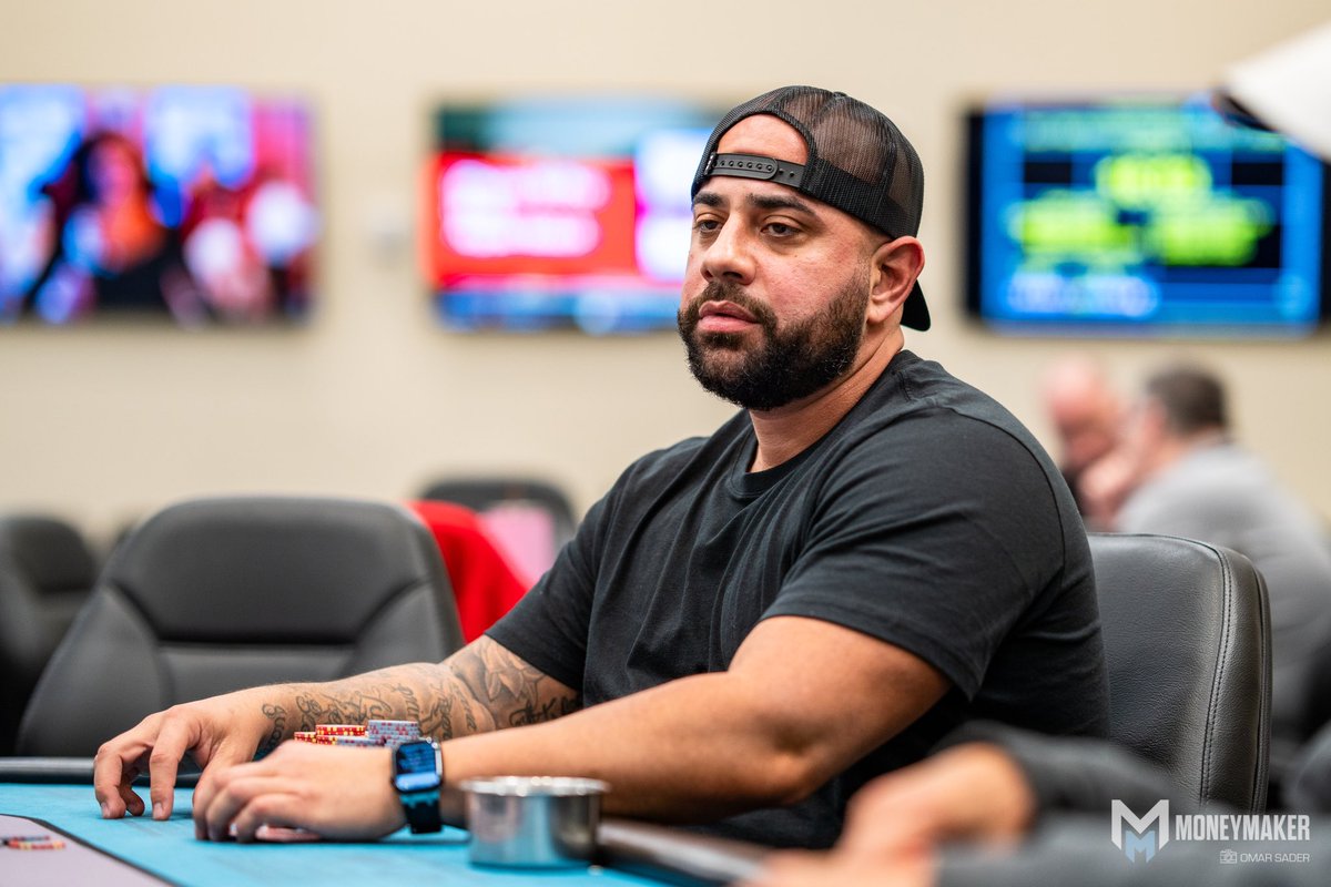 MoneymakerTour's tweet photo. Mariano Rodriguez (495,000) bagged the Flight C and overall @OrangeCityPoker $200K GTD Event 1 chip lead. Flight C saw 31 entries with four more players advancing to Day 2. With now only 13 entries in the night flight, we will need a big weekend to make the guarantee. #ValueAlert https://t.co/I1vP0CGZTo