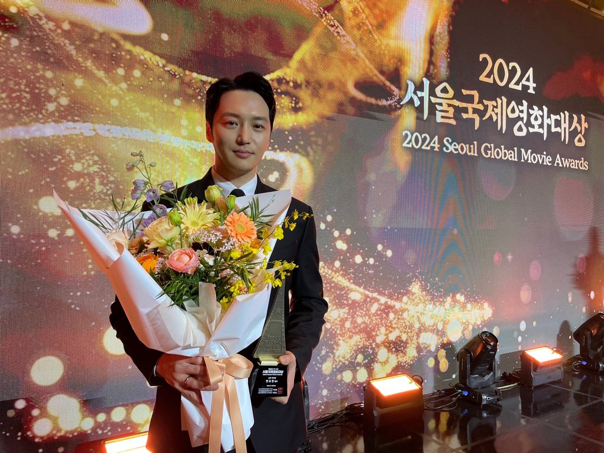 변요한, '2024 서울국제영화대상'서 남우주연상 수상 쾌거 #그녀가죽었다 #Following #변요한 #ByunYoHan #서울국제영화대상 #남우주연상 #수상 #iMBC연예...