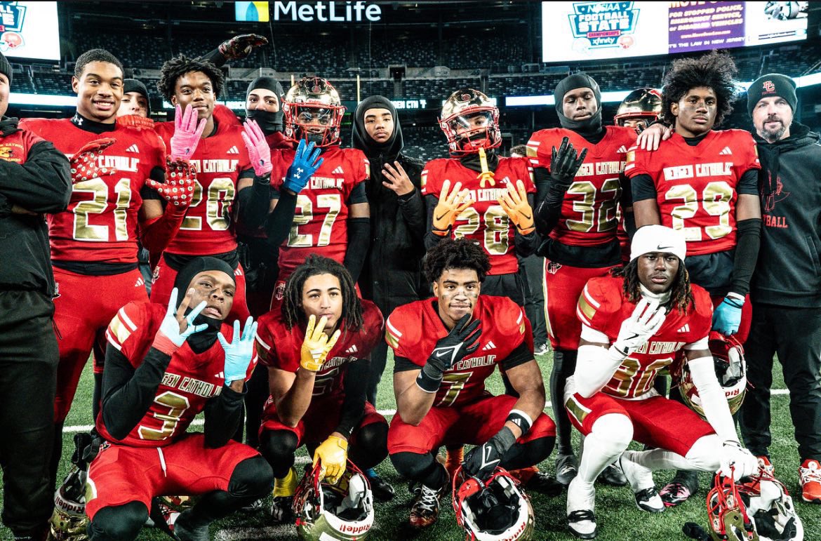 jordanthomas_21's tweet photo. best football team in New Jersey, best secondary in New Jersey. #boxsquad 📦❤️ https://t.co/5KIAtEbHtk
